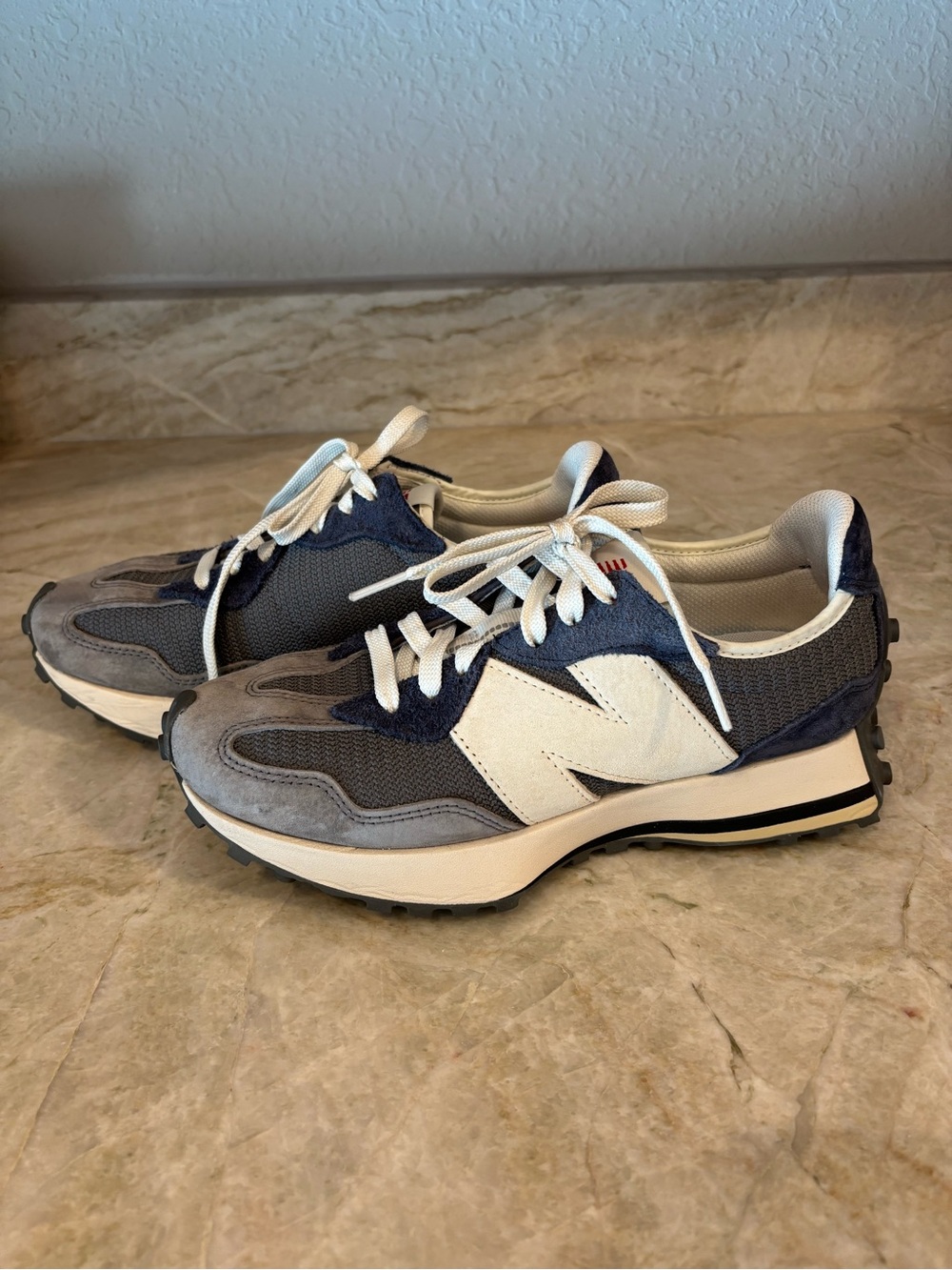 Like New Size 7.5, 9.5 New Balance 327